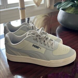 PUMA Men's Light Gray and Cream Sneakers